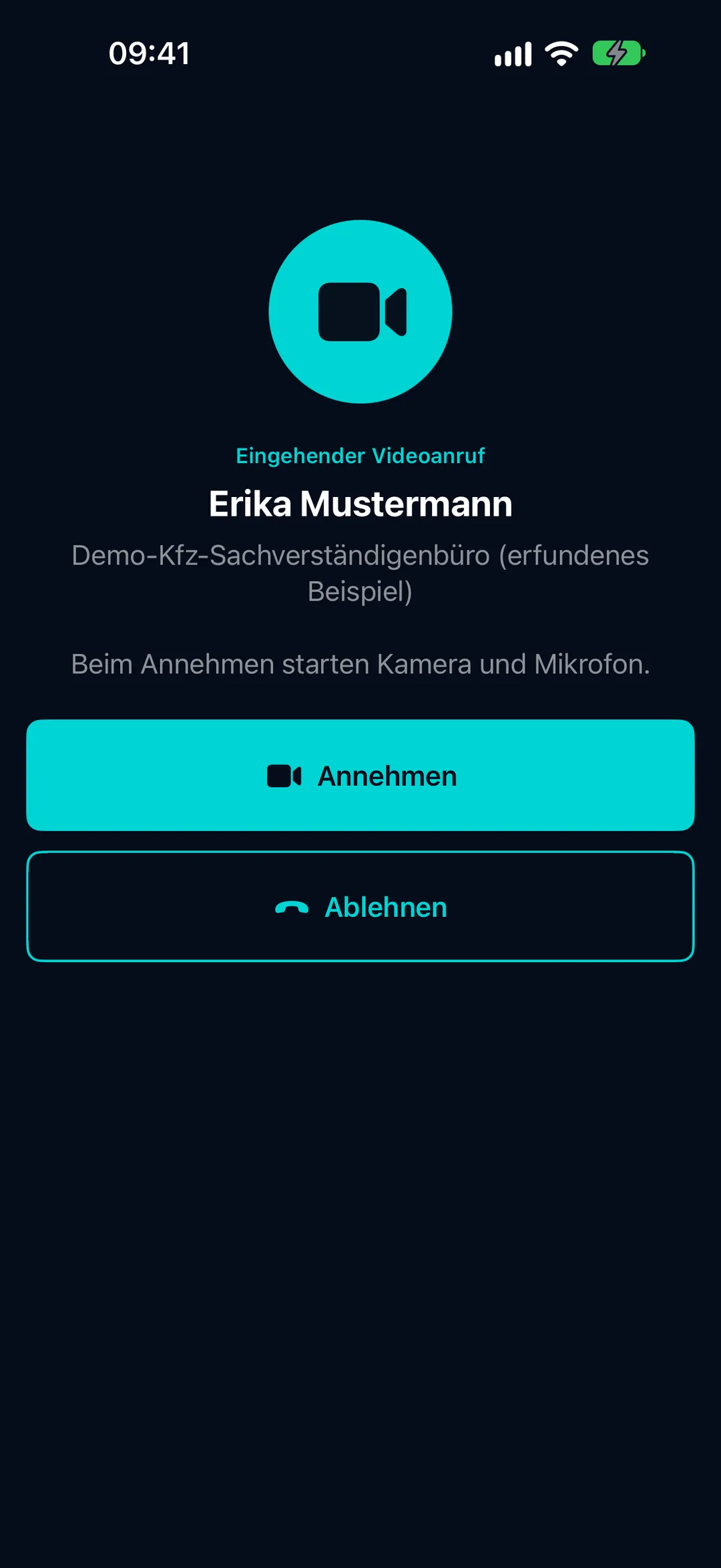 Eingehender Anruf in der Kfz Gutachter App mit Datenschutzhinweis vor der Annahme.