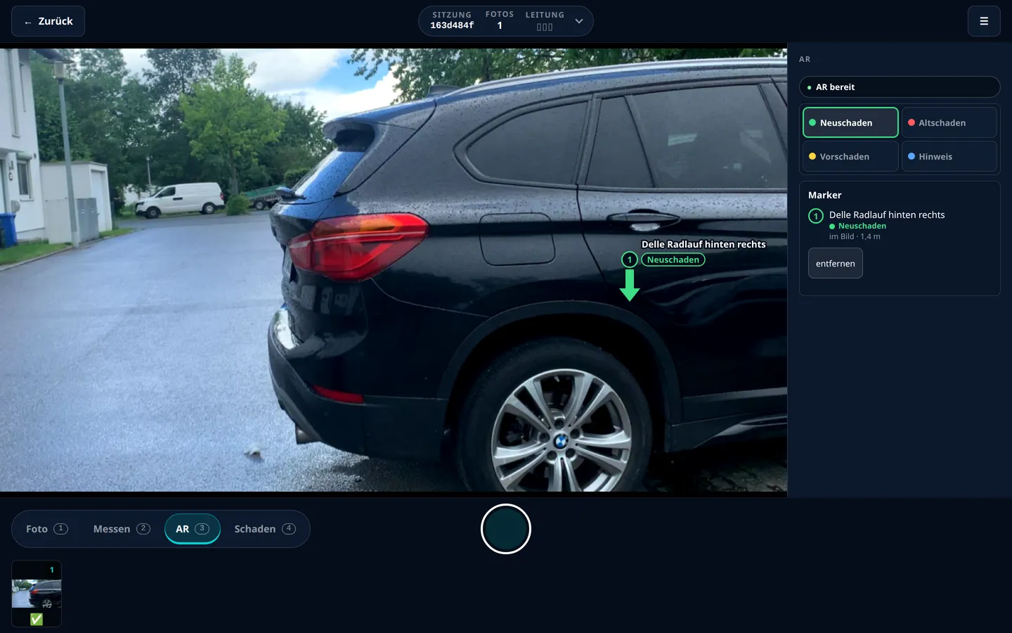 Dashboard im Modus AR mit einem Marker, der am Fahrzeug haftet.